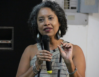 La profesora Rita Martins Montezuma es bióloga con maestría en Ecología y un doctorado en Geografía de la Universidad Federal de Río de Janeiro.