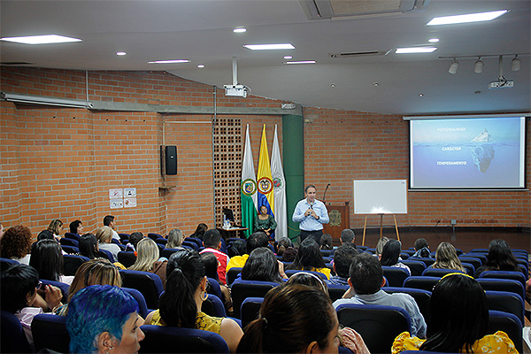 La actividad finalizó con el taller Reiniciando, a cargo de la empresa Corfolider. Foto: Unimedios.