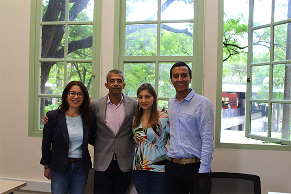 Actual equipo de la OTRI: Lida Tamayo, jefe de la División de Extensión; Juan Fernando Ramírez Patiño, director de Investigación y Extensión; Carolina Calle Jaramillo, profesional del modelo de negocios; Alejandro Celis Pérez, en gestión tecnológica. Foto: cortesía.