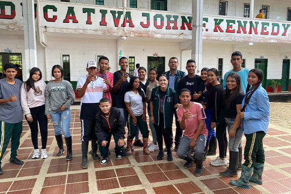 El equipo del Centro de Educación Continua y Permanente en los municipios del Departamento.