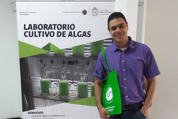 César Gómez en un encuentro de investigadores de microalgas en la UNAL Bogotá en 2018. Foto cortesía.