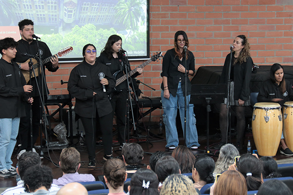 Los asistentes disfrutaron del repertorio de Ensamble UNAL. Foto de Unimedios.