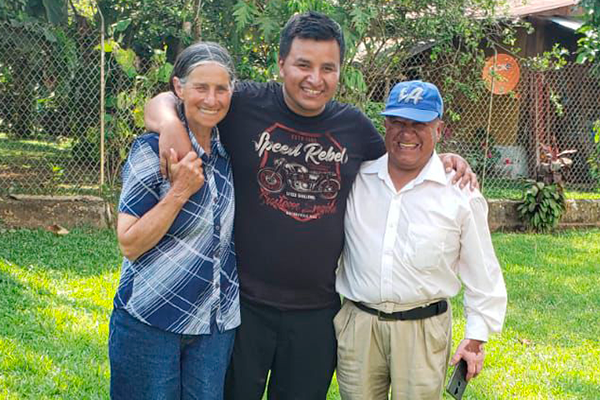 En el tiempo libre, Jimmy viaja al sur del país a visitar a sus padres. Foto cortesía de Jimmy Pejeandino