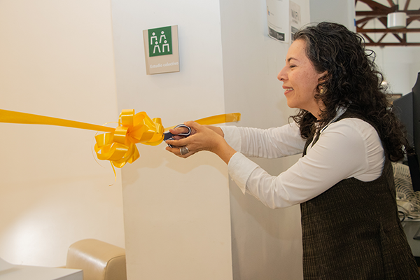 La profesora Diana López durante la inauguración de la Pedagoteca. Foto Oficina de Comunicaciones, Facultad de Minas.