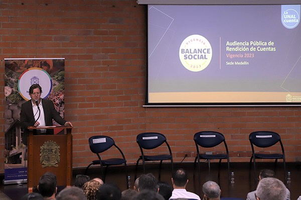 Al evento asistieron directivos, empleados administrativos, profesores, estudiantes y otros miembros de la comunidad académica. Foto Unimedios Medellín.