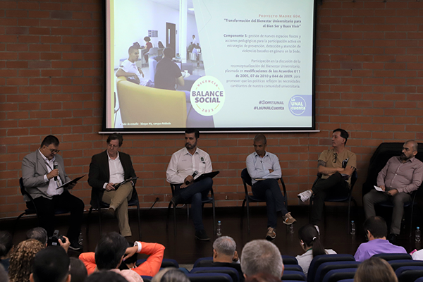 El vicerrector Juan Camilo Restrepo Gutiérrez reiteró su agradecimiento al equipo de trabajo de Medellín por su labor durante estos 6 años de gestión. Foto Unimedios Medellín.