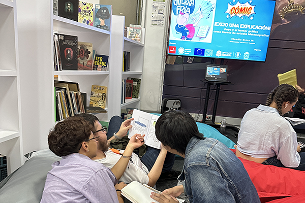 El nuevo hogar del cómic está ubicado en el primer piso de la Biblioteca Efe Gómez del Campus El Volador. Foto Unimedios Medellín.