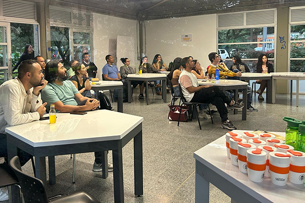 El relanzamiento convocó a diferentes públicos de la Sede. Foto Unimedios Medellín.