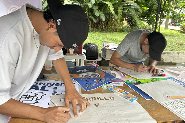 En el Festival, la democracia se vivió a través de talleres interactivos, espacios para propuestas, micrófono abierto, mesa de atención a dudas y otras actividades. Foto Unimedios.