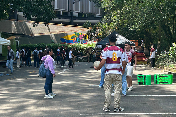 Tanto admitidos como acompañantes disfrutaron de varios juegos. Foto de Unimedios.