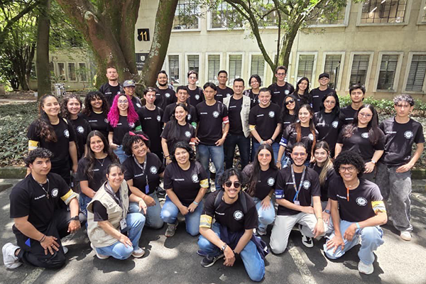 Estudiantes de la sede apoyaron la logística de la Jornada de Inducción 2025-2S. Foto cortesía de Diana Soraya Palacios Céspedes
