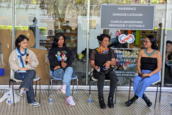 Panelistas del conversatorio "Voces del territorio y del cuerpo: experiencia mujeres trans indígenas". Foto Unimedios.