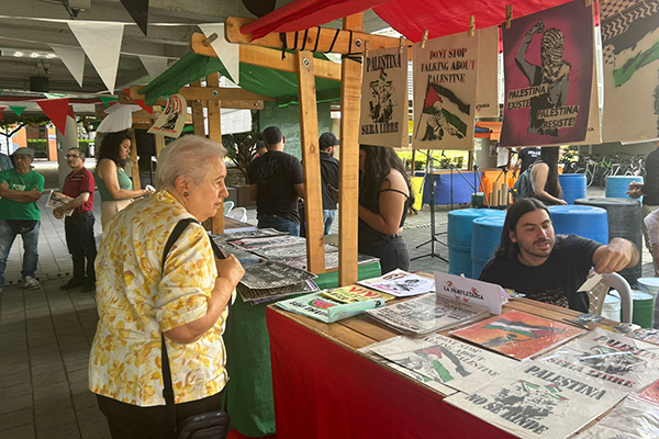 Durante la jornada hubo bazar, lectura de poesía, música y cine. Foto de Unimedios.