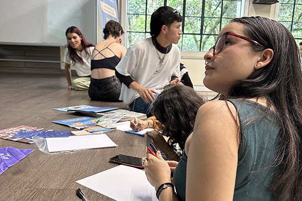 Fue un lugar de construcción colectiva para entregar a los asistentes herramientas conceptuales, críticas y prácticas para enfrentar las violencias basadas en género. Foto Unimedios