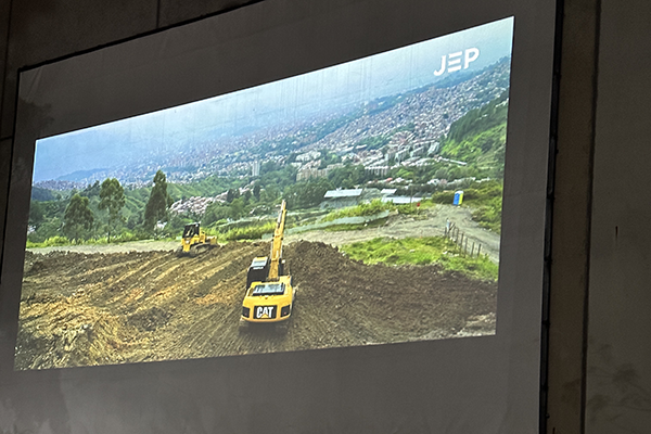 El documental se proyectó en la Plazoleta de la Luz. Foto de Unimedios.