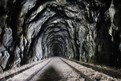 La excavación del túnel se logró en poco menos de mil días, 3.742 metros es su longitud.